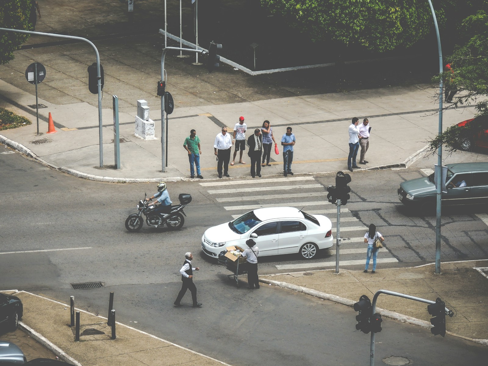 Illuminated stop arms reduce traffic violations