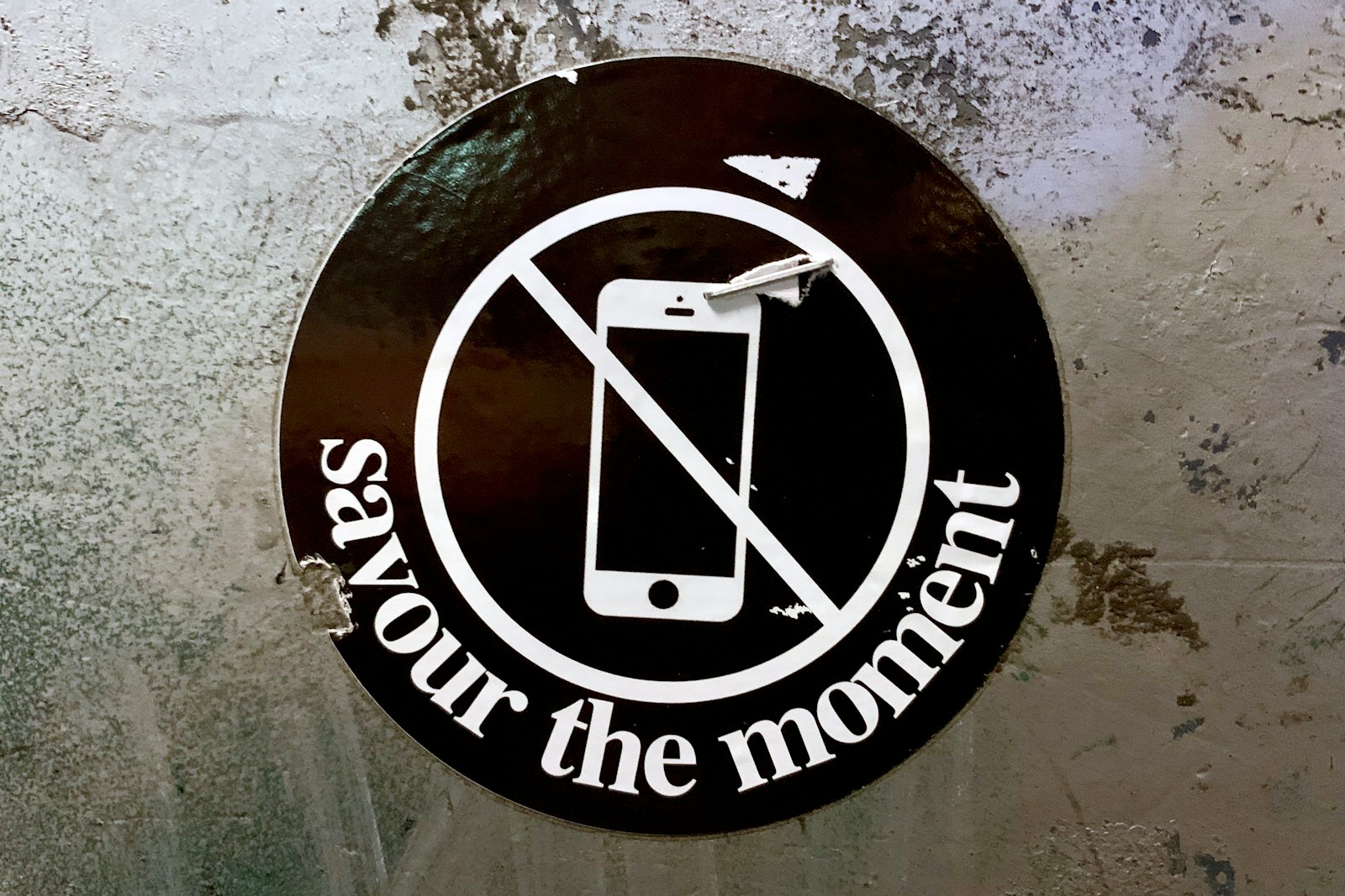 Massachusetts moves to ban cellphones